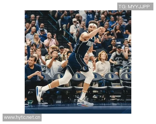 克莱新赛季首战表现平平13投仅4中三分球命中率低迷仅得10分