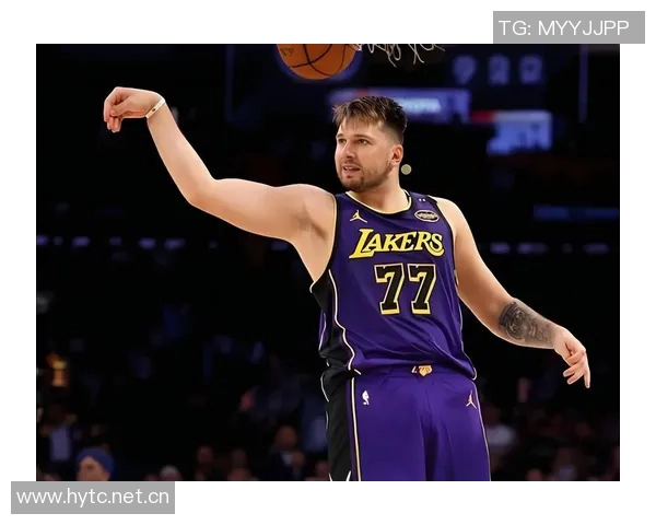 雷迪克期待詹姆斯顺利复出东契奇每日关注训练进展