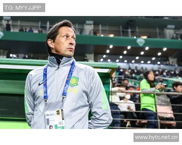 埃因霍温主帅强调球队如同F1赛车需不断优化并坚定信心走在正确道路上